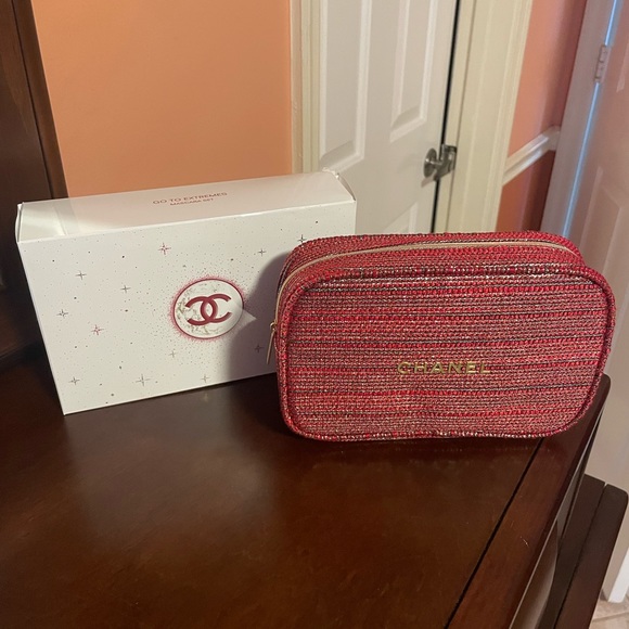 Chanel Cosmetic Bag - Picture 2 of 9